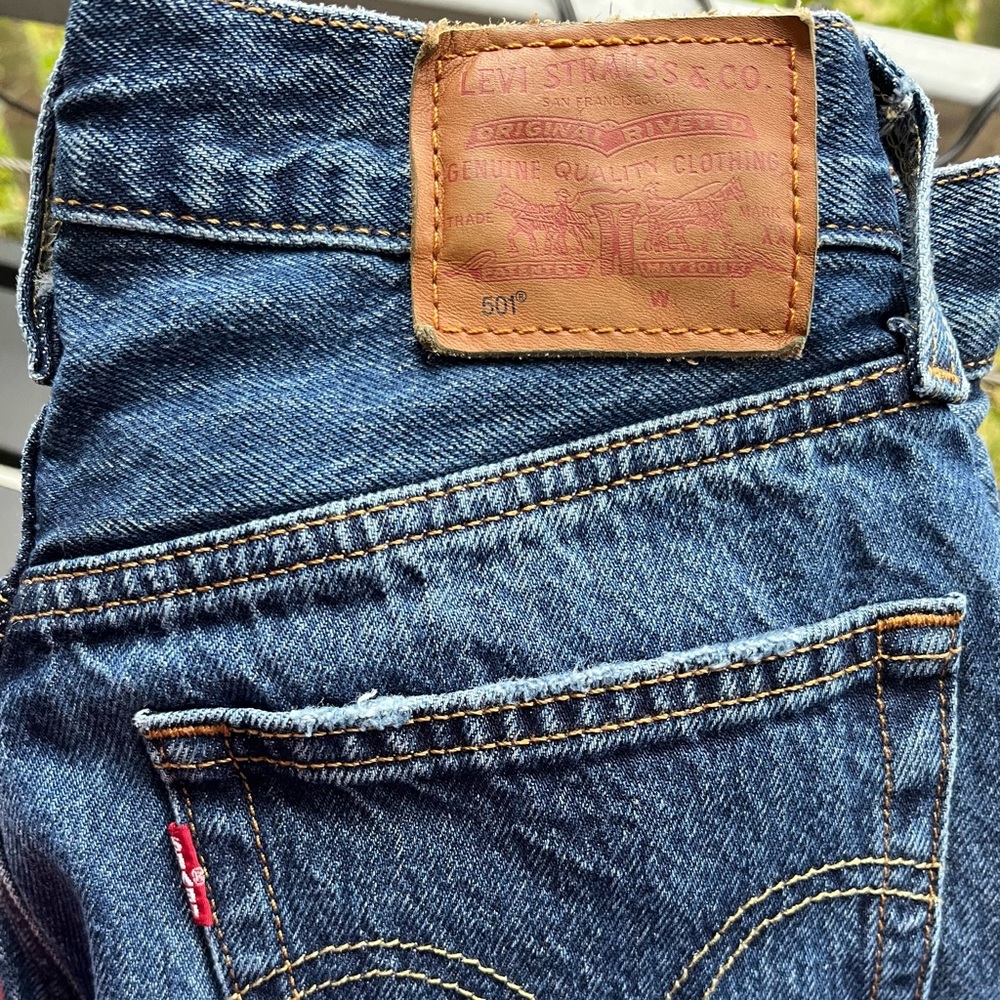 Levi's Blue Straight Jeans with Signature Stitching